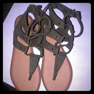 Kenneth Cole reaction sandals